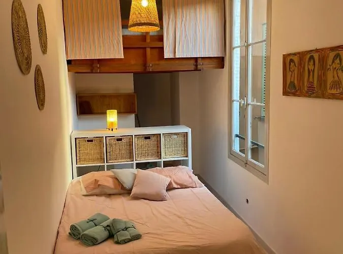 Апартаменти Patio De La Pietonne